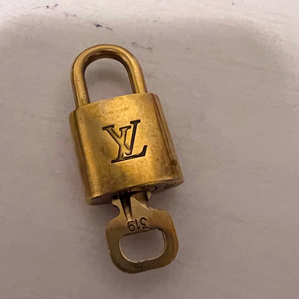 Louis Vuitton Lock and Key 319